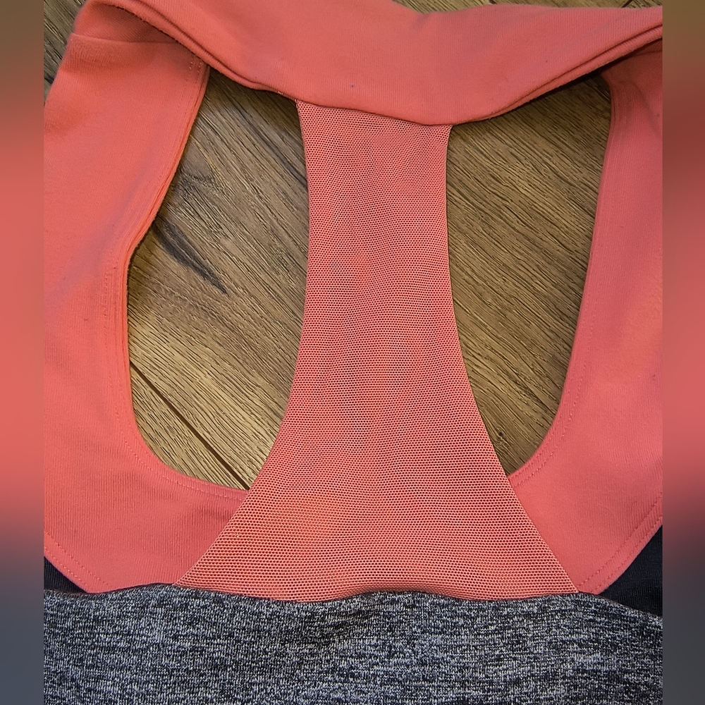Lululemon Athletica Scoop Neck Racerback Tank in Charcoal and Peach in Size 10 - Picture 6 of 7